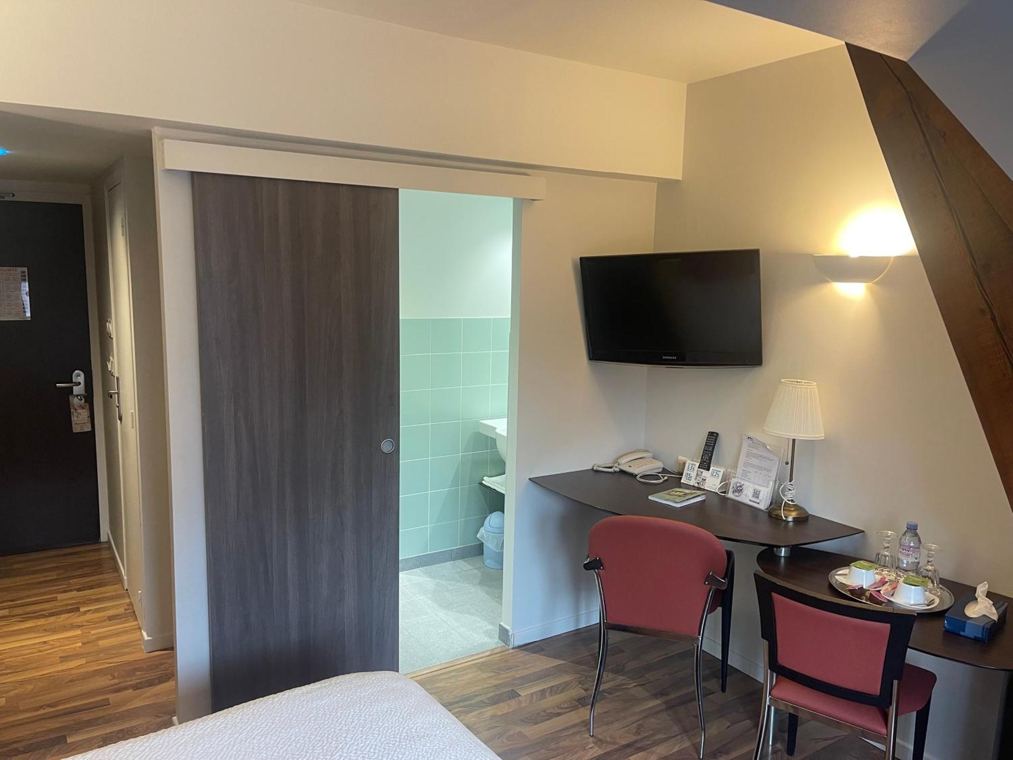 Logis Hotels Le Saint Georges วอนดูม ภายนอก รูปภาพ