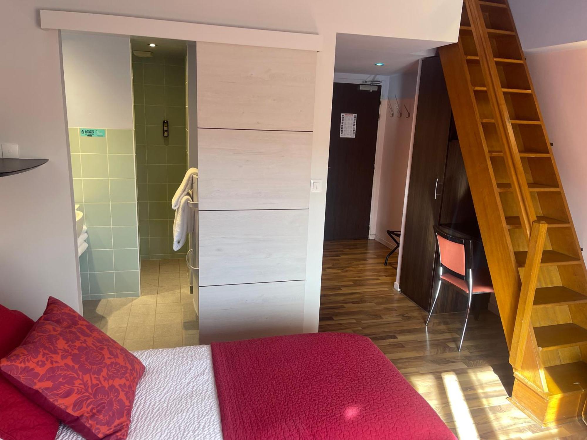 Logis Hotels Le Saint Georges วอนดูม ภายนอก รูปภาพ