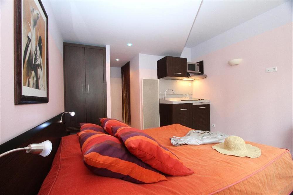 Logis Hotels Le Saint Georges วอนดูม ภายนอก รูปภาพ