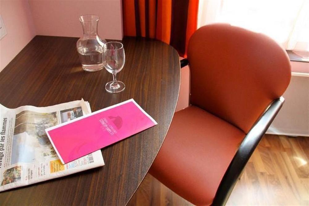 Logis Hotels Le Saint Georges วอนดูม ภายนอก รูปภาพ